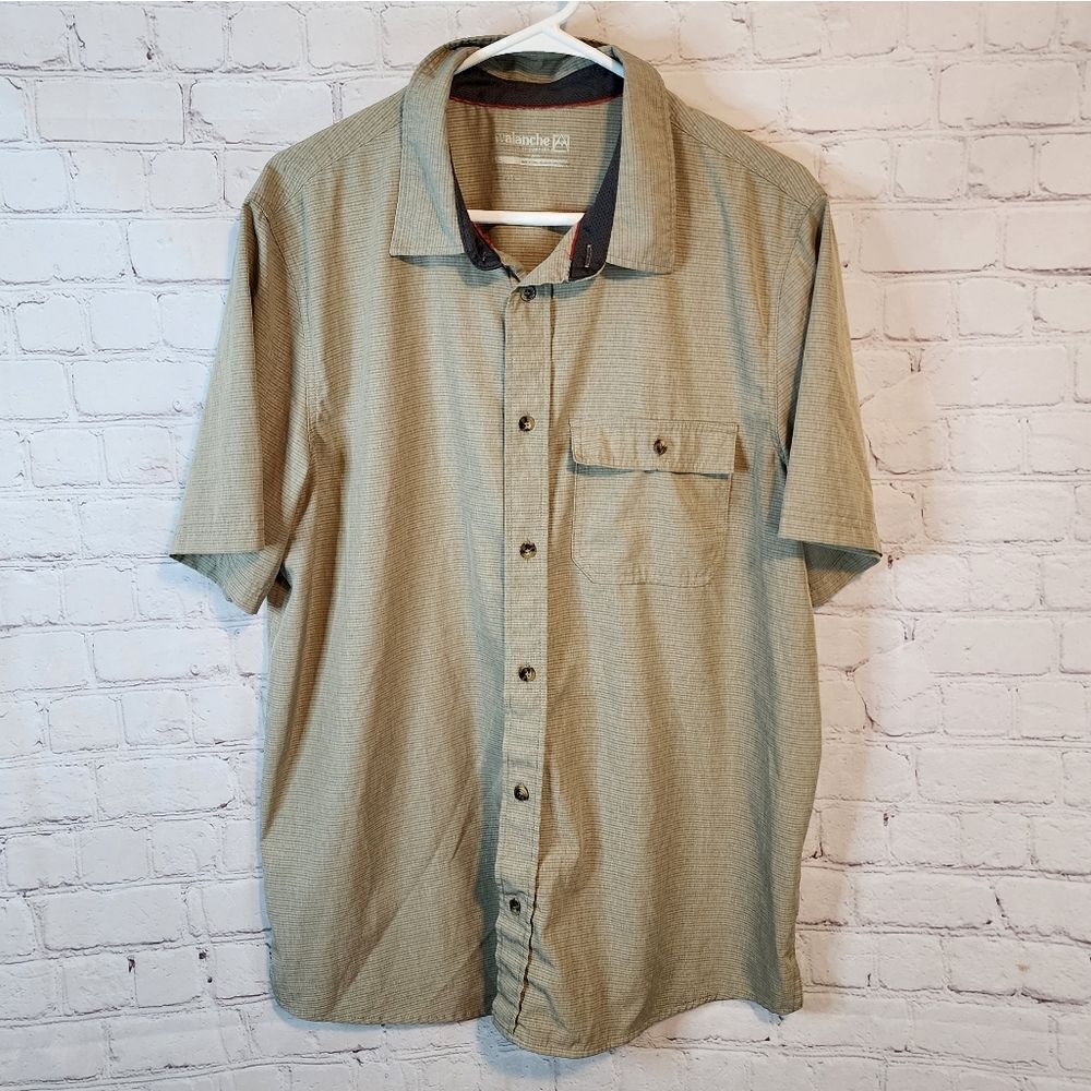 Men's Avalanche button-down shirt, size Large